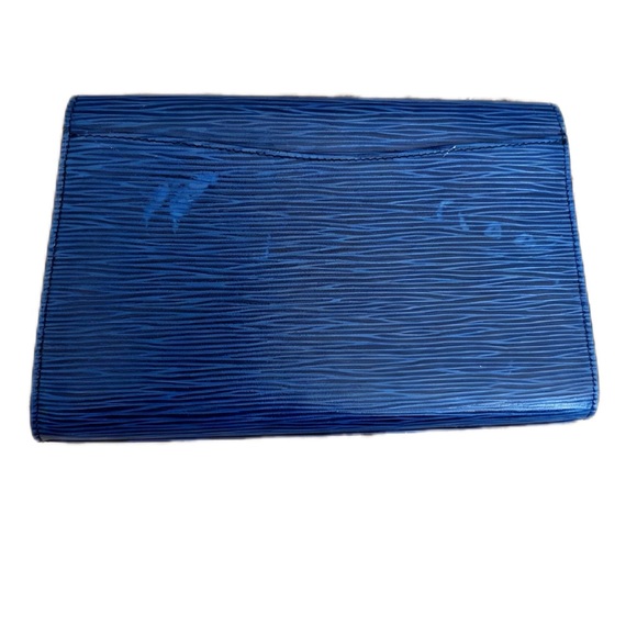 LOUIS VUITTON EPI Clutch - Picture 2 of 12